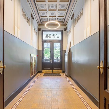 Prestigious Former Library Apartment - Perfect Location Рига Экстерьер фото