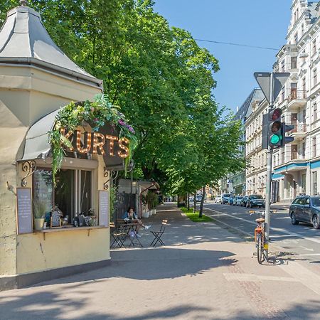 Prestigious Former Library Apartment - Perfect Location Рига Экстерьер фото
