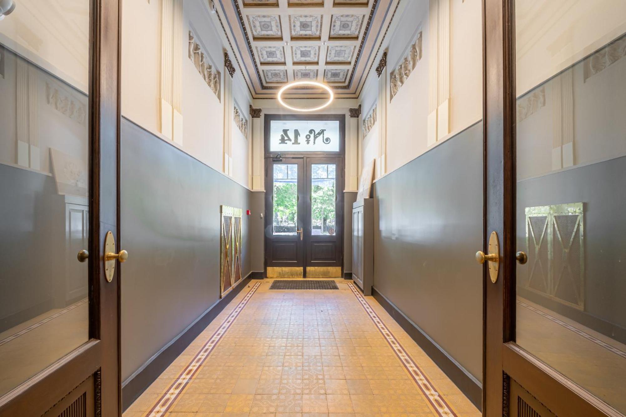 Prestigious Former Library Apartment - Perfect Location Рига Экстерьер фото